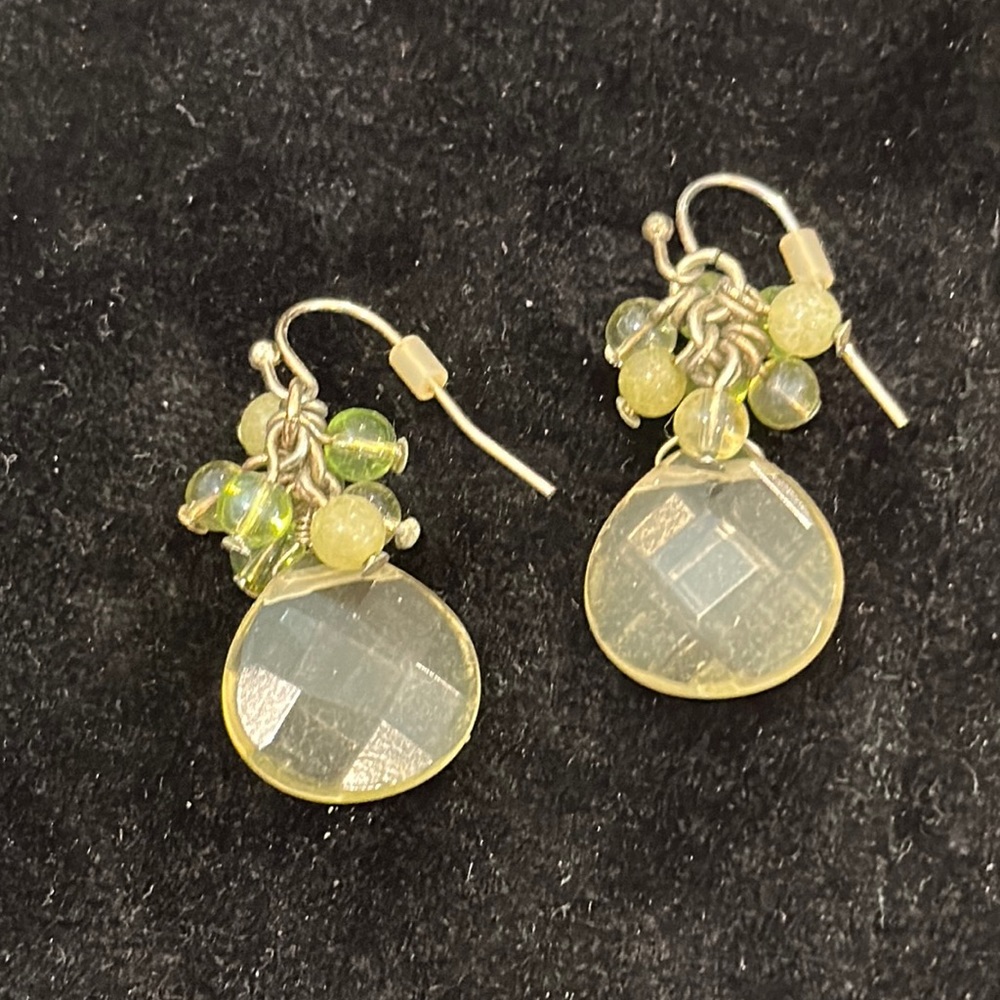 Light green/ yellowish hue with silver dangle earrings. Good condition!